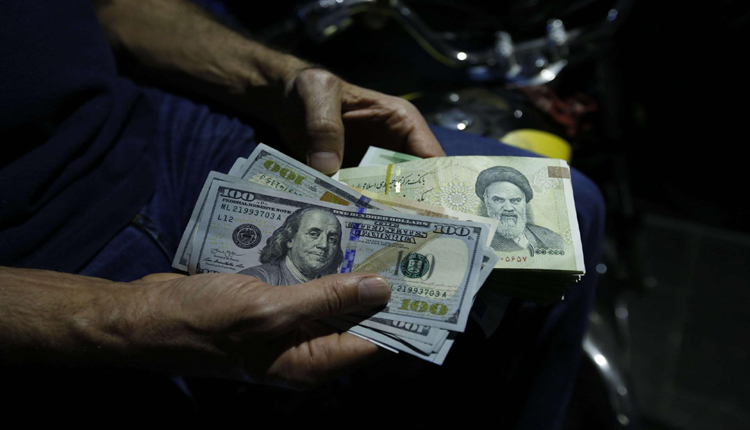 أنهارت قيمة العملة الإيرانية مايقارب من سبعون في المئة  