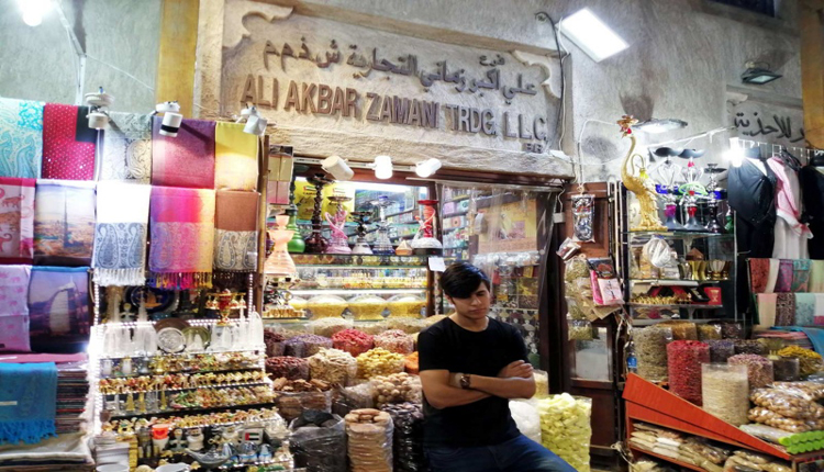 محل لبيع سلع إيرانية في أسواق دبي 
