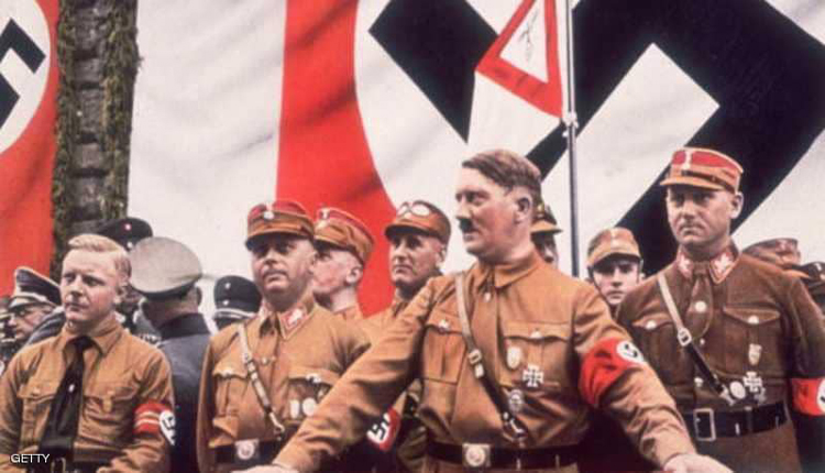 زعيم المانيا النازية أدولف هتلر