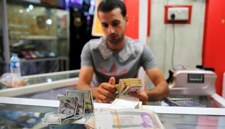 صراف العملات في إيران