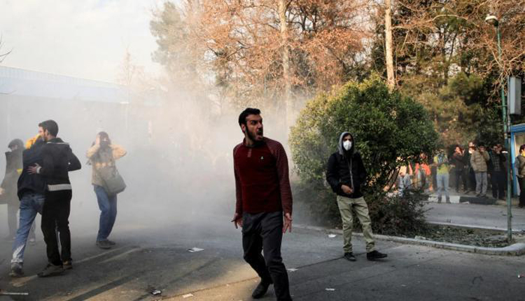 متظاهرون من مدن إيرانية صور أرشيفية 
