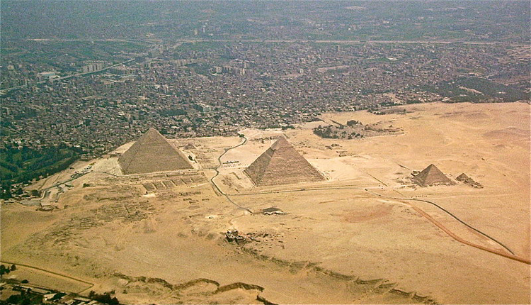 اهرامات الجيزة المصرية 