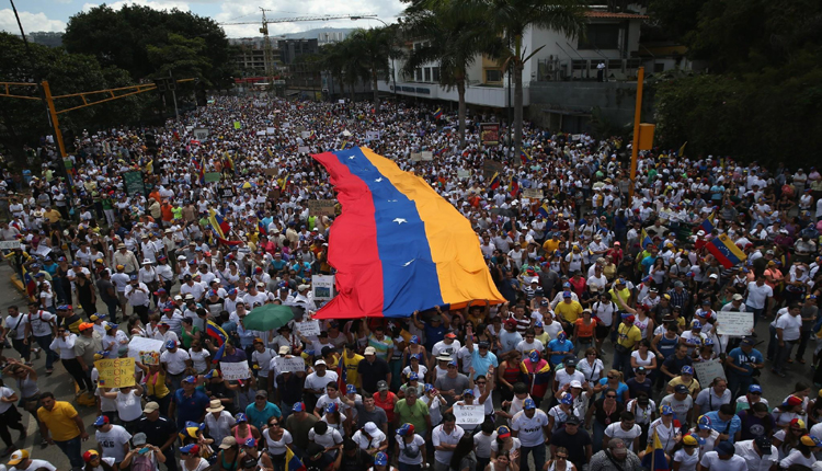 متظاهرون من فنزويلا