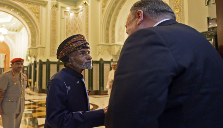 بومبيو مع سلطان قابوس في عمان