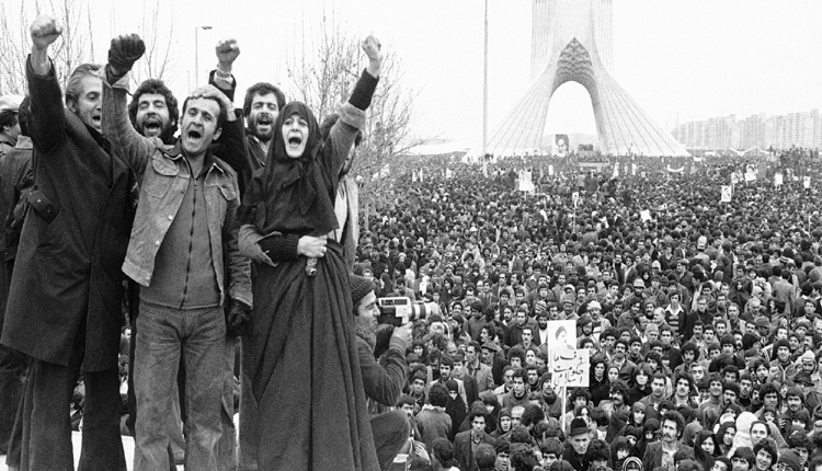 موالون لثورة الخميني عام 1979