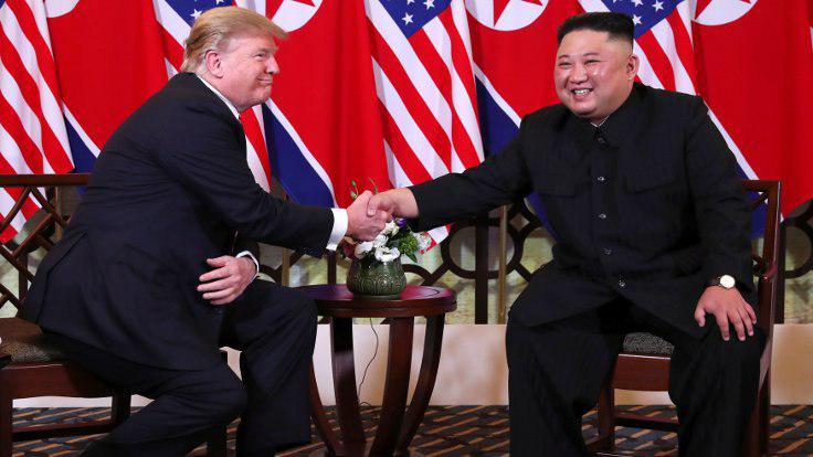Trump-Kim zirvesi: Tarihi buluşma başladı