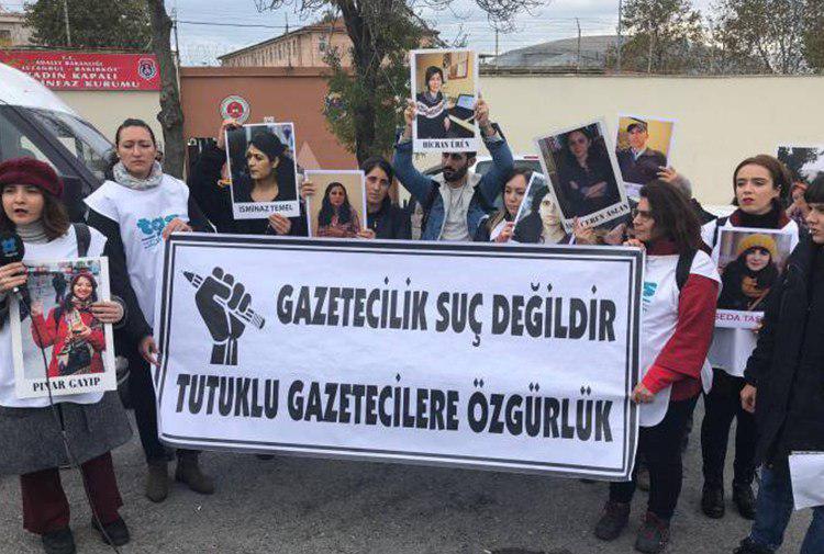 "Türkiye'de 163 gazeteci cezaevinde tutuklu" 