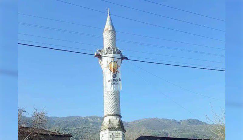 Caminin minaresine AKP bayrağı asıldı