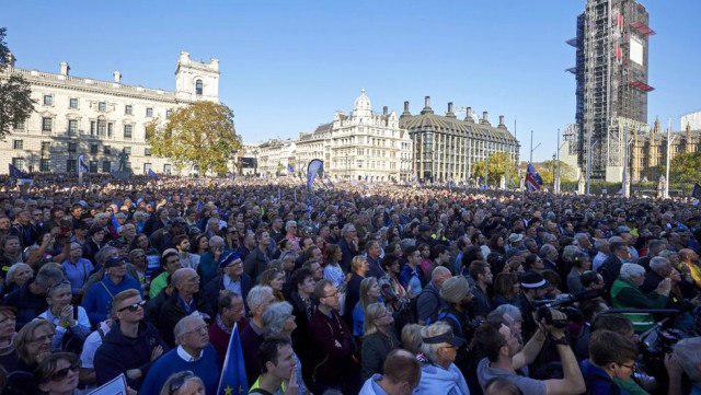 1 milyona yakın' Brexit karşıtı Londra'da sokağa çıktı