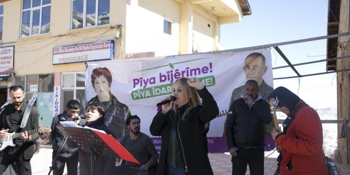 Kürt marşını okuyan Türk sanatçı Pınar Aydınlar gözaltına alındı