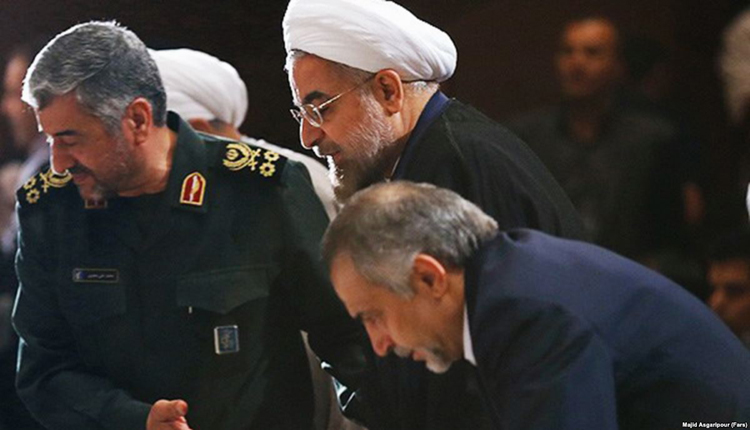 روحاني مع قادة الحرس الثوري