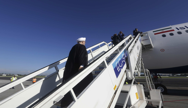 روحاني يصعد طائرتهِ الخاصة