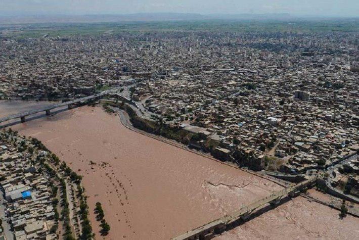 İran'ın Huzistan Eyaleti sel nedeniyle boşaltılıyor