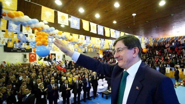 Kulisler: Davutoğlu 50 vekille yeni bir parti kuracak