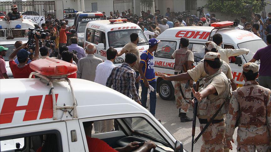 Pakistan'da yolcu otobüsüne silahlı saldırı: 14 ölü