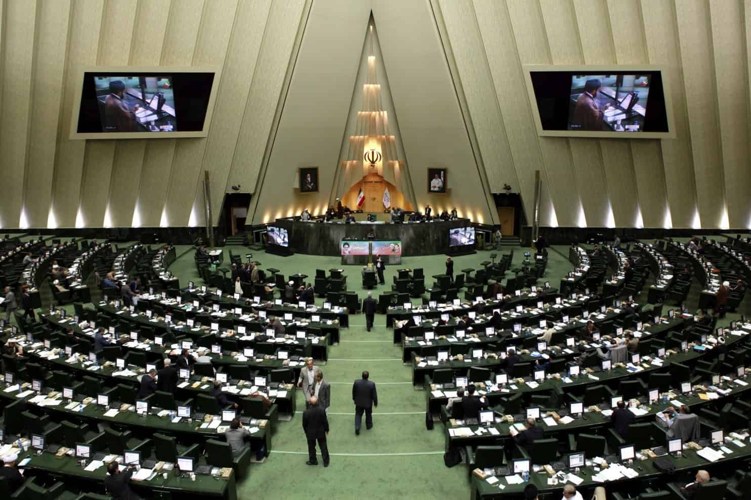 In a letter to Supreme Leader, Iranian MP seeks constitutional amendment