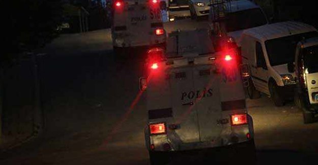 Diyarbakır’da polis baskınında 2 çocuk yaralandı