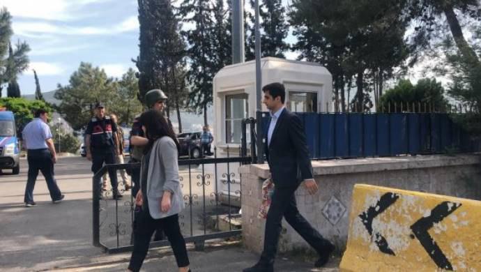 Öcalan'la görüşen avukatlar İmralı'dan döndü