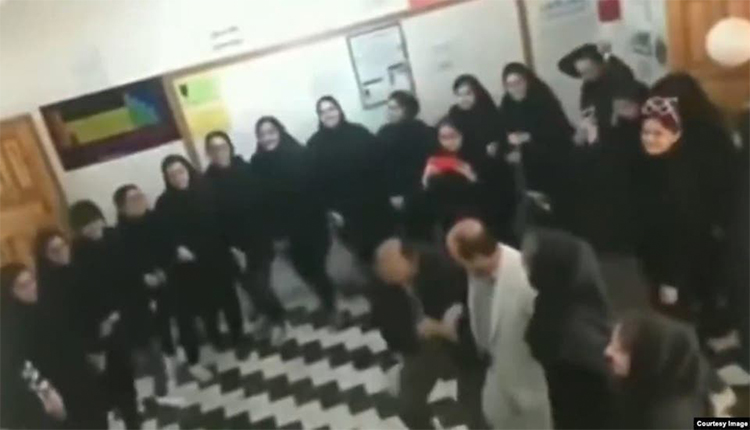 جانب من مقطع فيديو للرقص