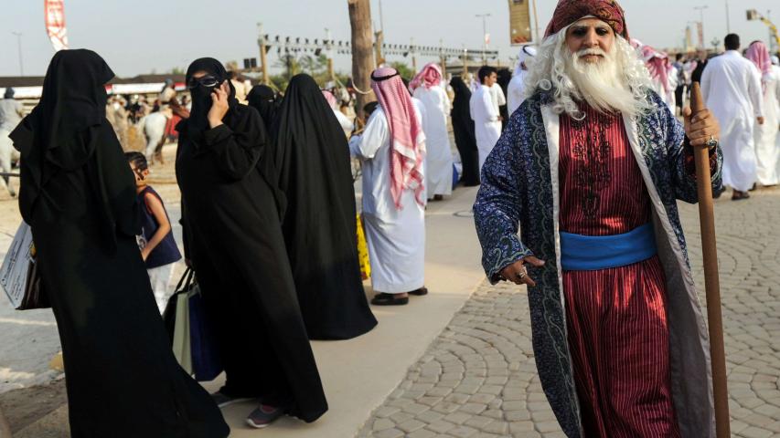 سوق عكاظ : خالد الفيصل يزور جناح الإمارات في «سوق عكاظ» | الفجيرة اليوم / «suq okaz | سوق عكاظ».