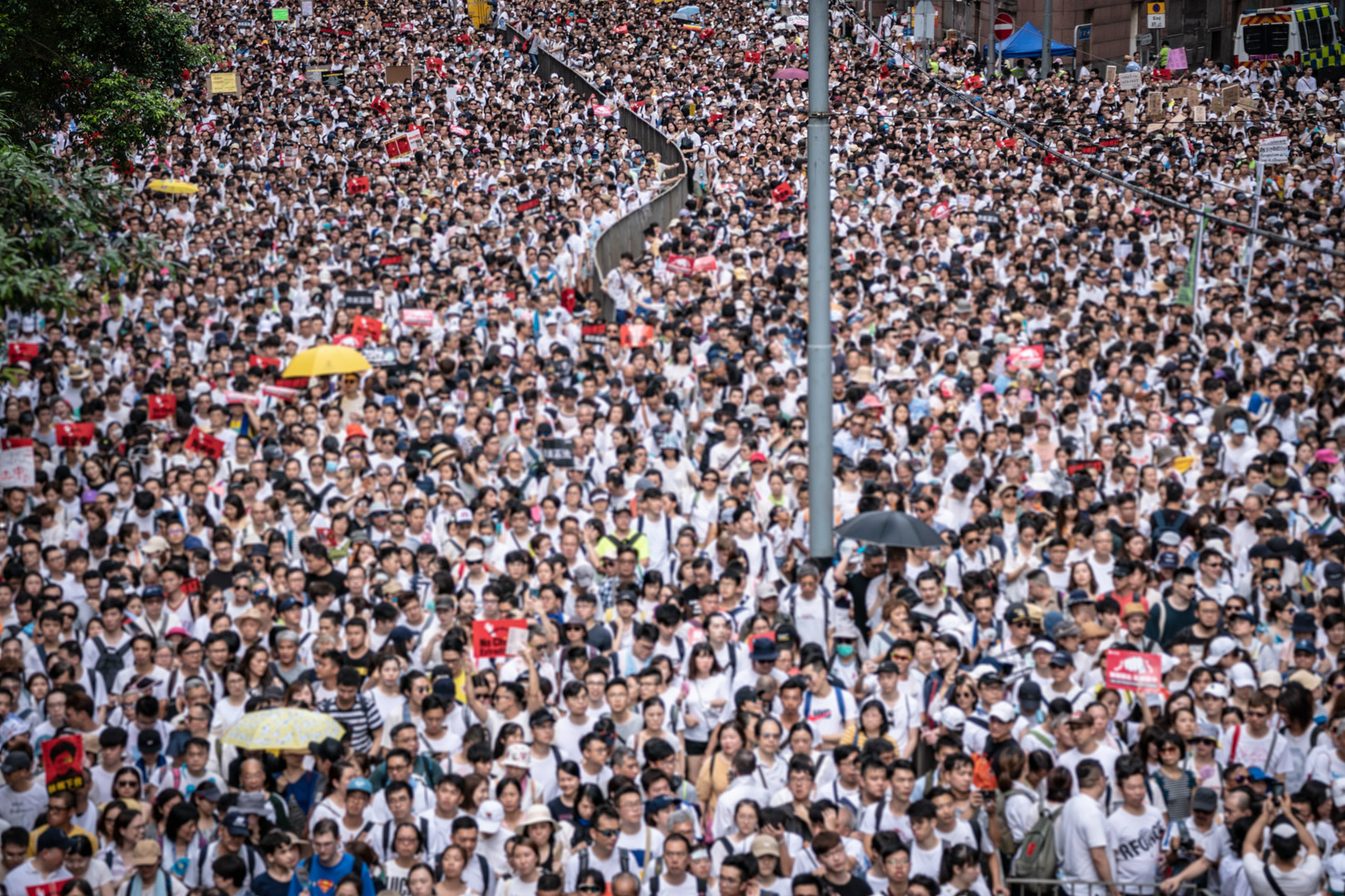 دریای عظیم یک میلیون و ٧٠٠ هزار نفری تظاهرکنندگان در هنگ کنگ