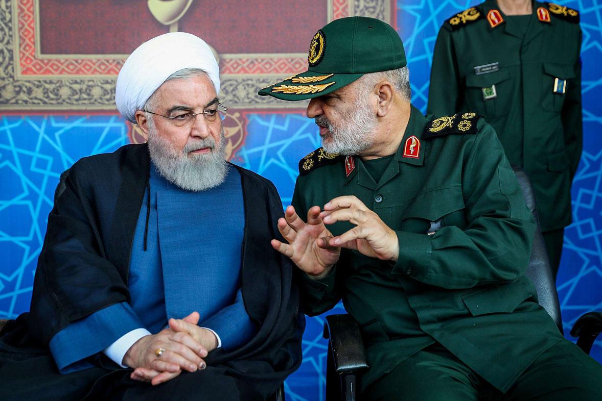روحاني مع قادة الحرس الثوري