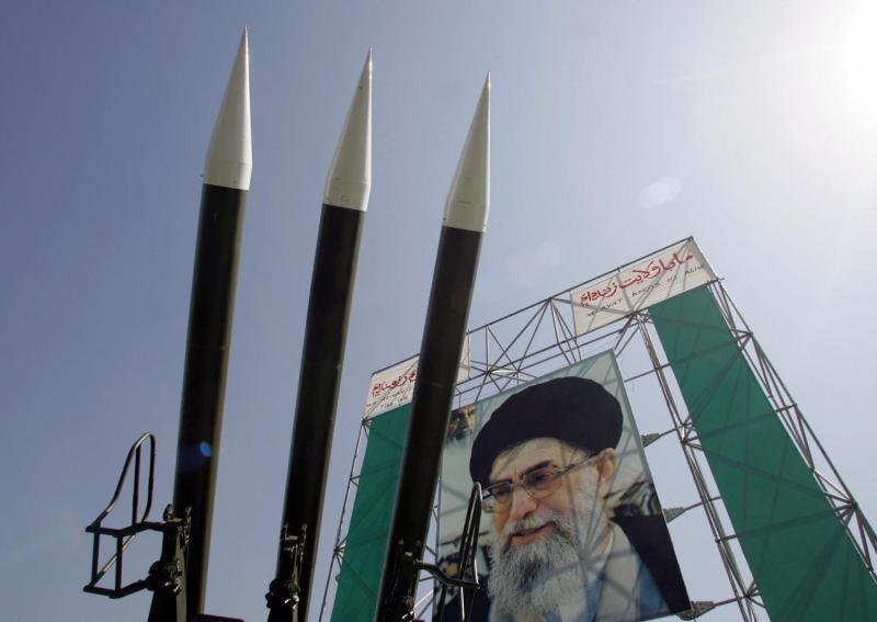 نسخه خامنه‌ای برای سکوت قبرستانی در عراق؛ حرف دل او در کیهان: حشدالشعبی «جاسوس‌خانه‌های آمریکا و سعودی را بگیرد»