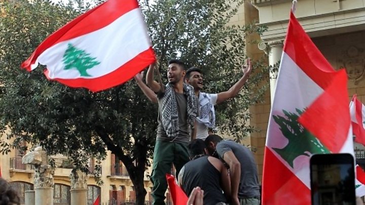متظاهرون في لبنان