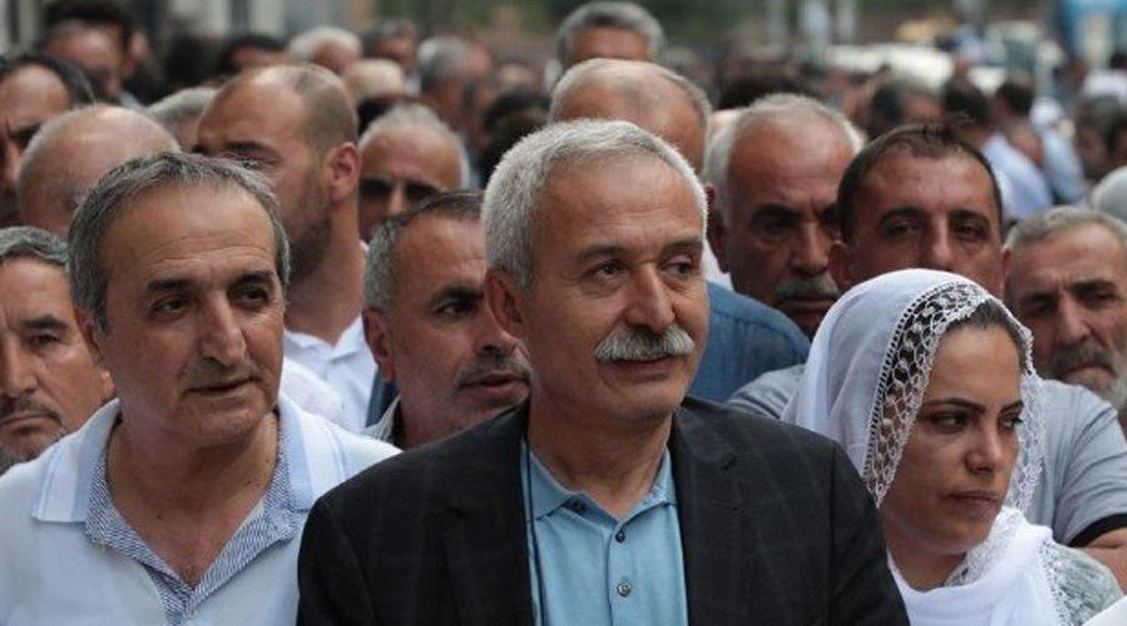 Türk devleti Selçuk Mızraklı dahil 4 Kürt belediye başkanını gözaltına aldı