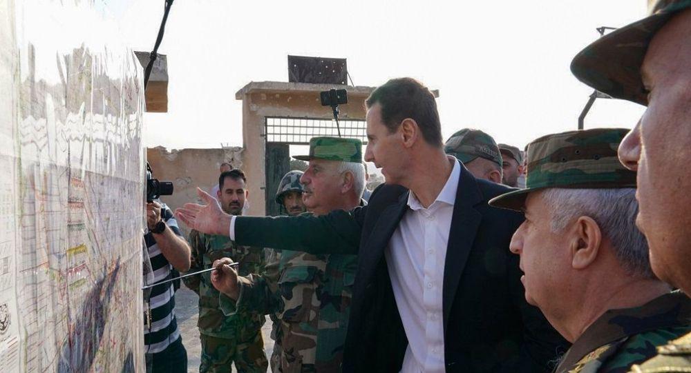 Kürtlerin çok uzun süredir Şam'a Suriye'nin kuzeyini korumaya hazır olduklarına dair güvence verdiğini kaydeden Beşar Esad, Suriye'deki terörü sonlandırmanın ana unsurunun İdlib olduğunu ifade ederek "Suriye'nin tüm bölgeleri önemli, ancak askeri duruma bağlı olarak bazı bölgelere öncelik veriliyor" diye ekledi.