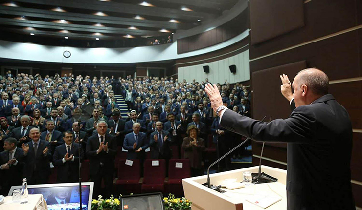 أردوغان أمام قادات حزبه