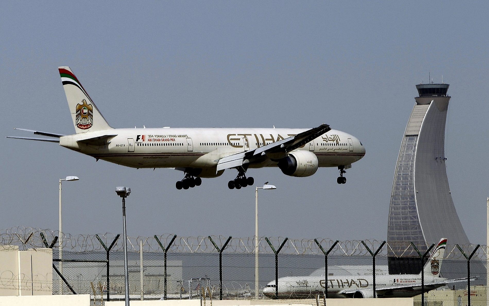Gulf airlines fly over Tehran despite international divert from Iran airspace