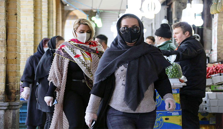 لقمة العيش تجبر الإيرانيين على مغادرة منازلهم رغم خطر الوباء