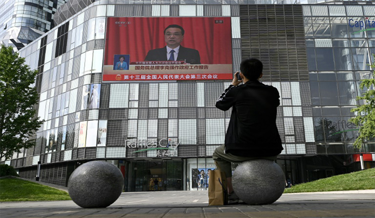 رئيس الوزراء الصيني لي كي تشيانغ لدى افتتاح جلسة الجمعية الوطنية الشعبية 