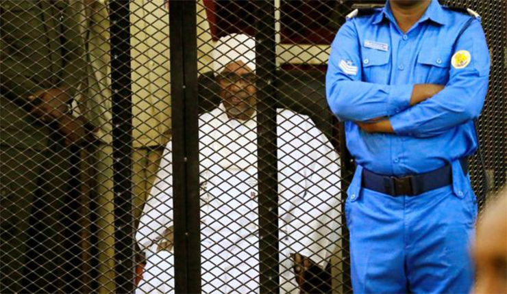 حسن البشير، الرئيس السوداني السابق أثناء محاكمتهِ