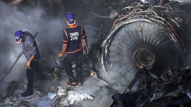 Pakistan’da yolcu uçağı düştü: 97 kişi hayatını kaybetti