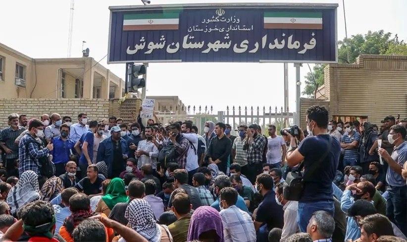 İran’daki büyük fabrikalarda işçiler greve başladı