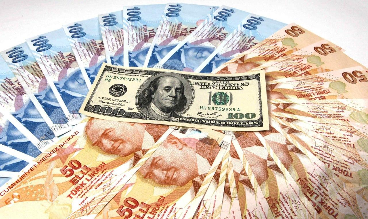 Dolar, Türk Lirası'na karşı 8 seviyesini aşarak tarihi rekor kırdı