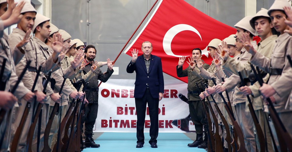 Eski yol arkadaşı Davutoğlu’ndan Erdoğan’a virüs benzetmesi