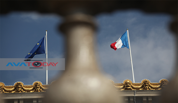 العلم الفرنسي والأوروبي