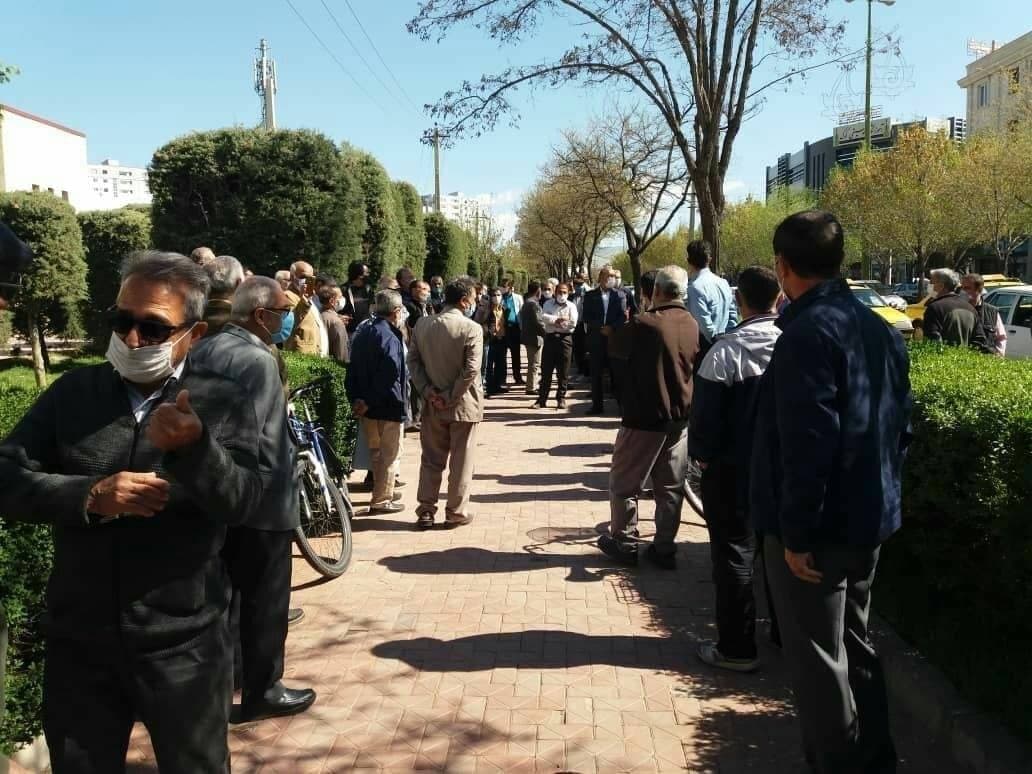 Iranian pensioners continue to protest over low payment