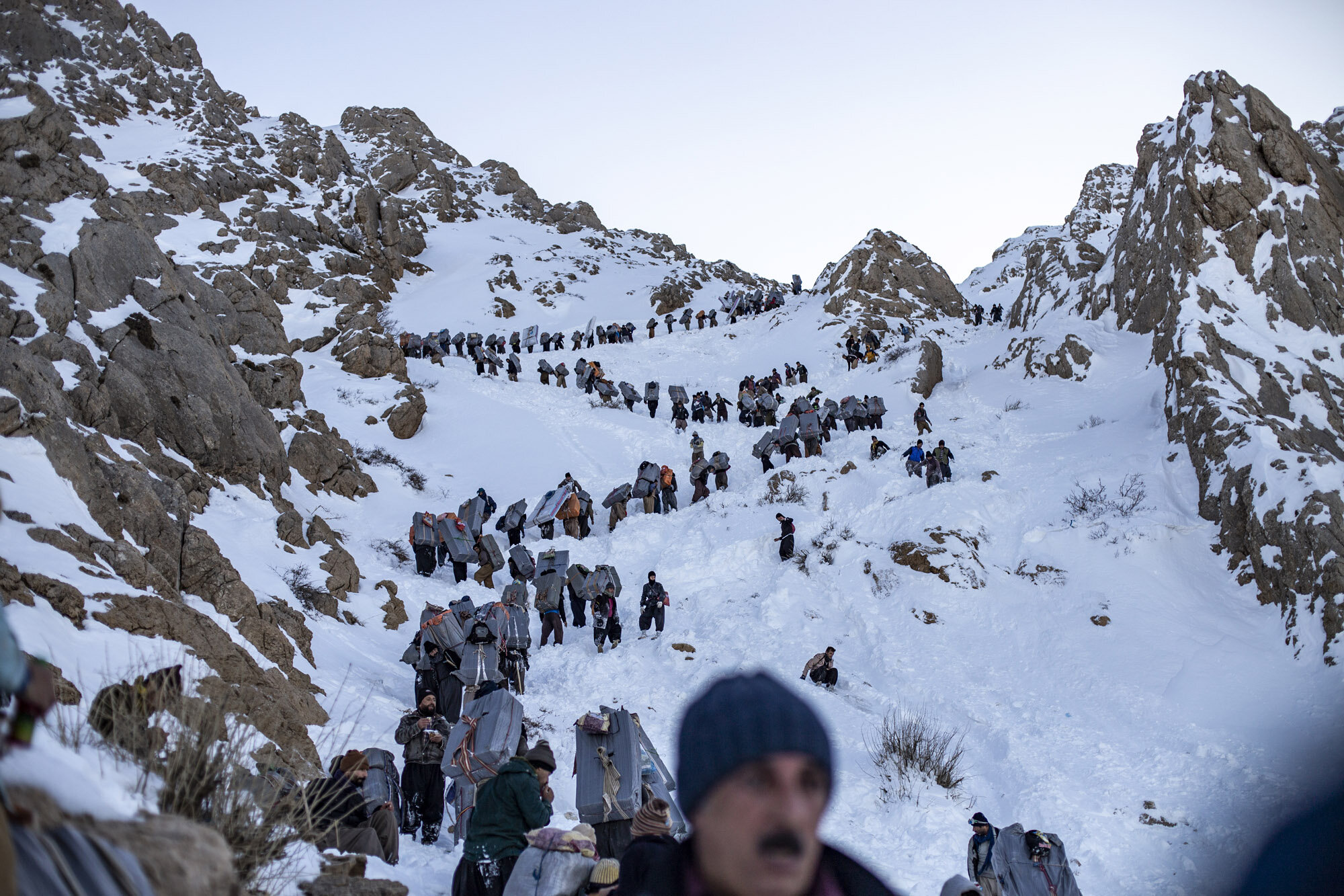 Iranian forces attack Kurdish Kolbars, injuring five