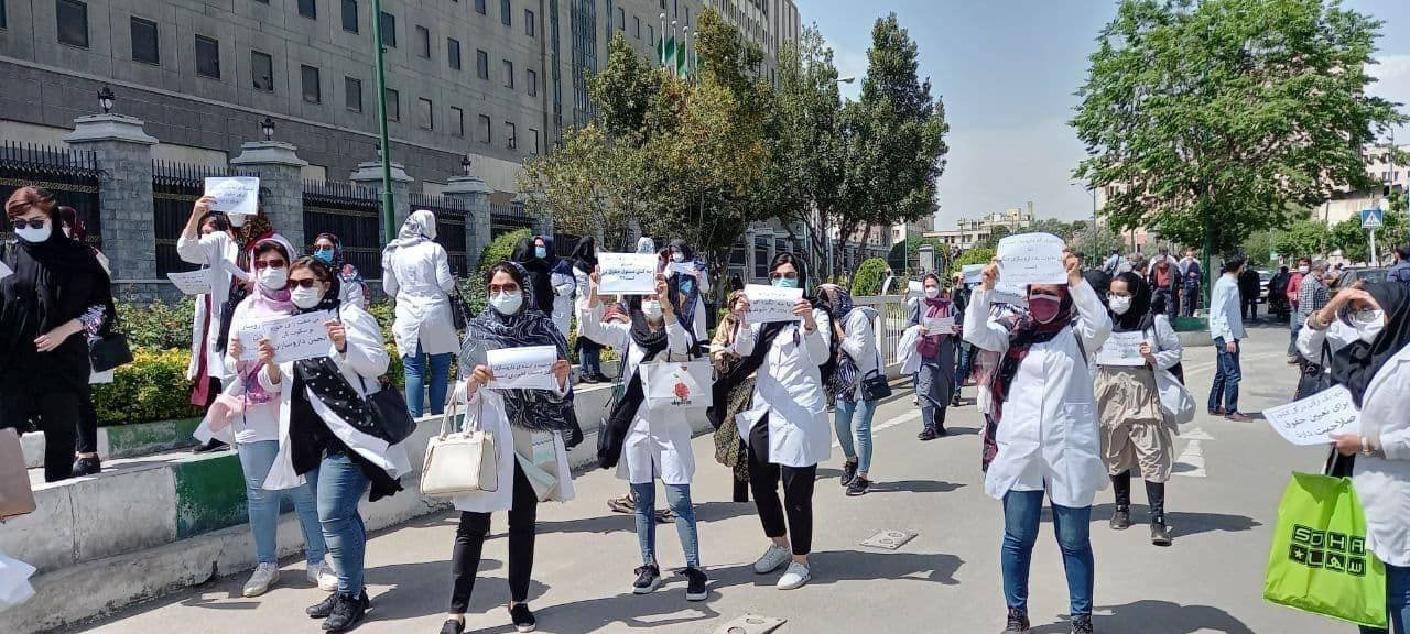 Iranian pharmacists protest over corruption