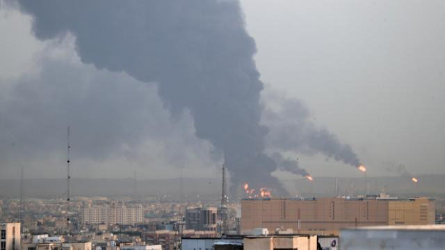 İran’da petrol rafinerisinde büyük yangın