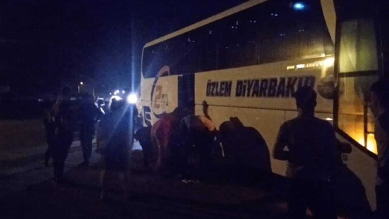 Antalya’da, Diyarbakır yolcu otobüsüne taşlı saldırı: 2 yaralı