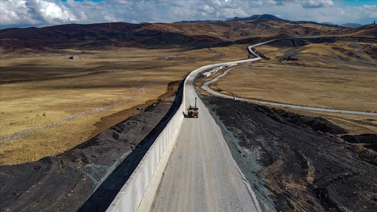 Van-İran sınırına 20 kilometrelik duvar inşa edildi