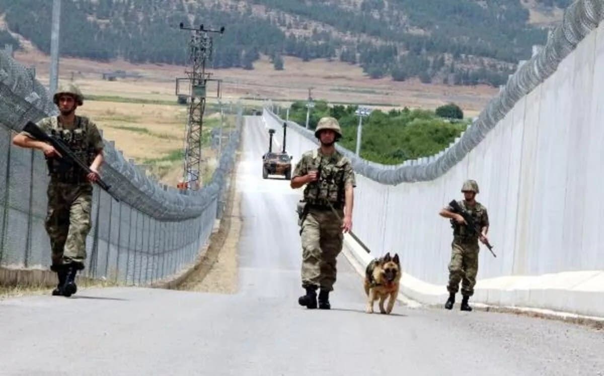 SOHR: Türk askerleri sınırı geçmek isteyen 2 kişiyi öldürdü