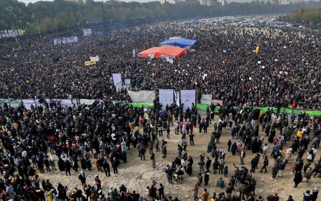 Thousands protest water crisis in Iran’s Isfahan