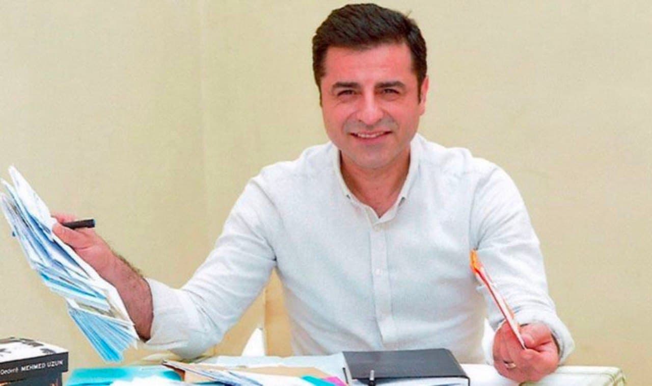 Selahattin Demirtaş: Anadilinizi seçin