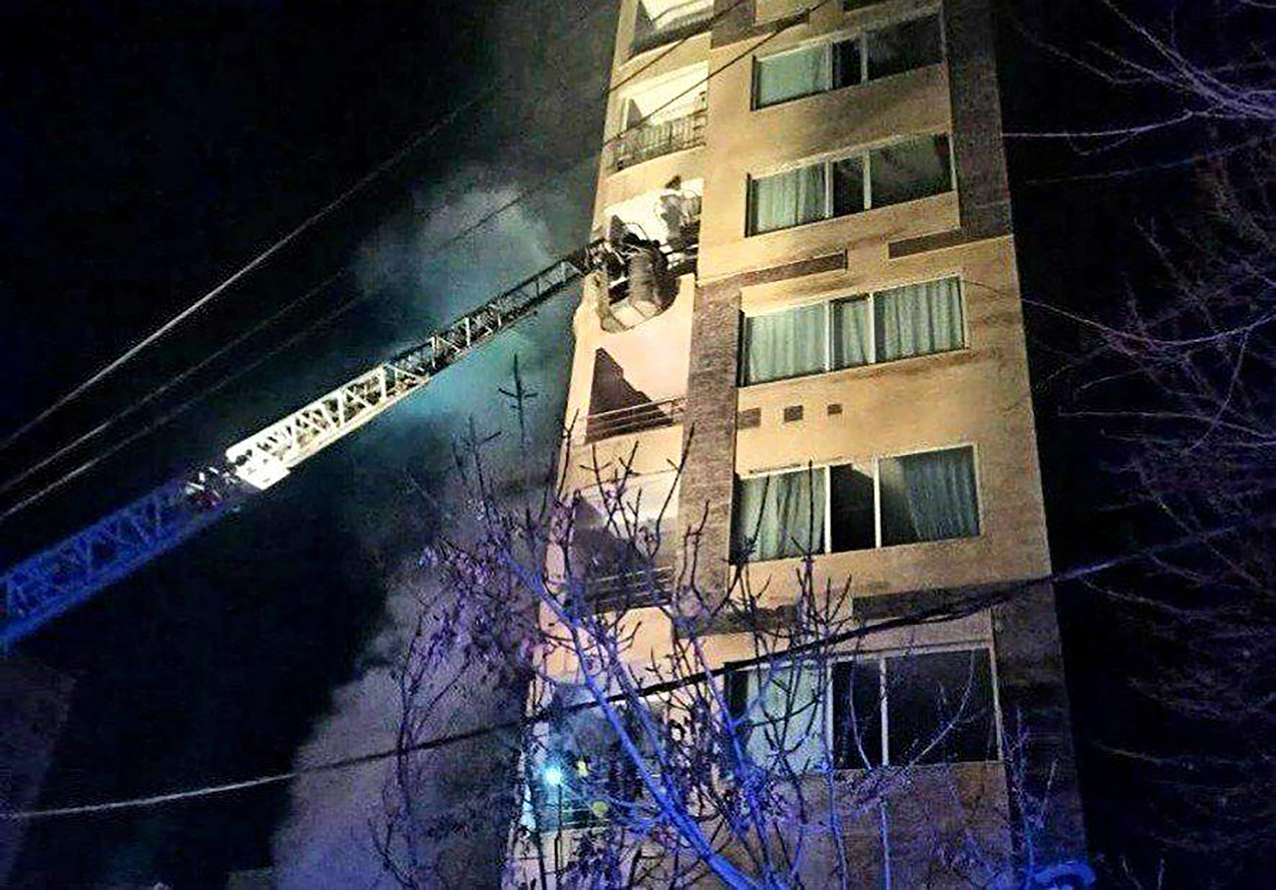 خودکشی عامل اصلی آتش سوزی ساختمان ۹ طبقه در کرمانشاه! 